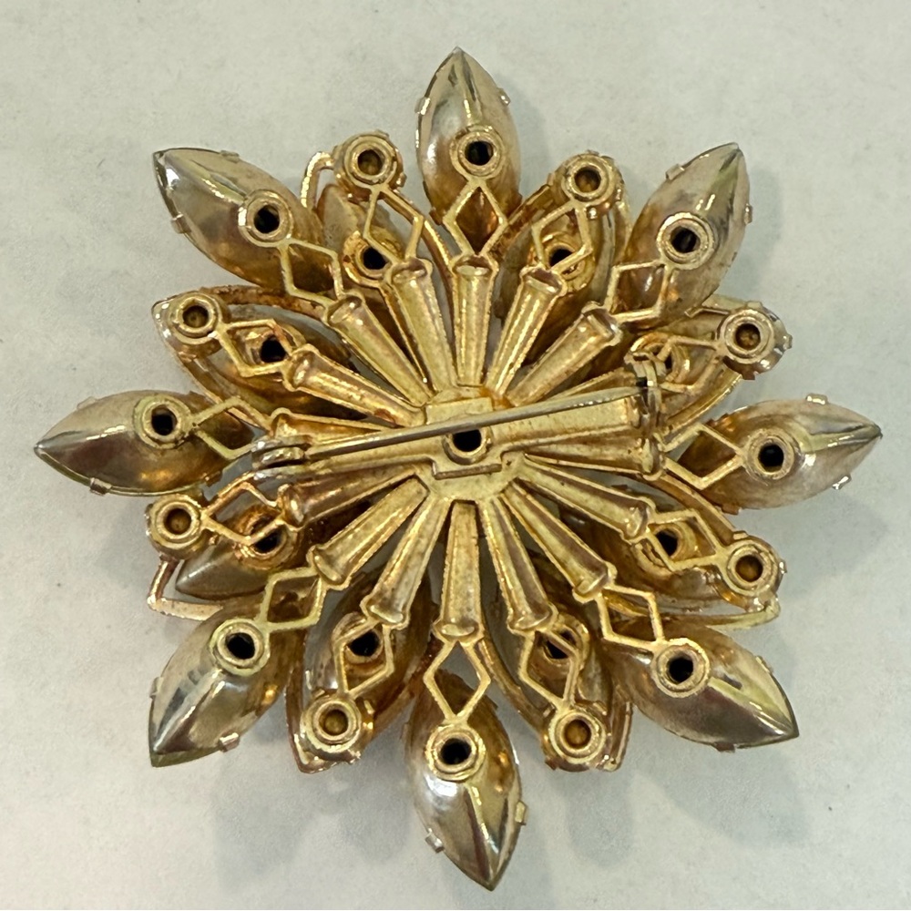 Vintage Frosted Rhinestone Green Floral Statement Brooch Gold Tone Flower Spring - Picture 7 of 13